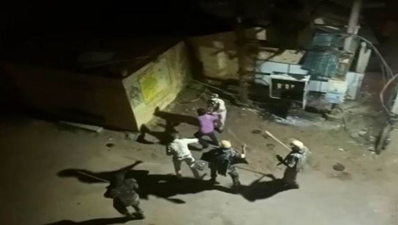 सड़क हादसे में छात्रा की मौत के बाद प्रदर्शन कर रहे ग्रामीणों की दुर्ग पुलिस ने पिटाई की