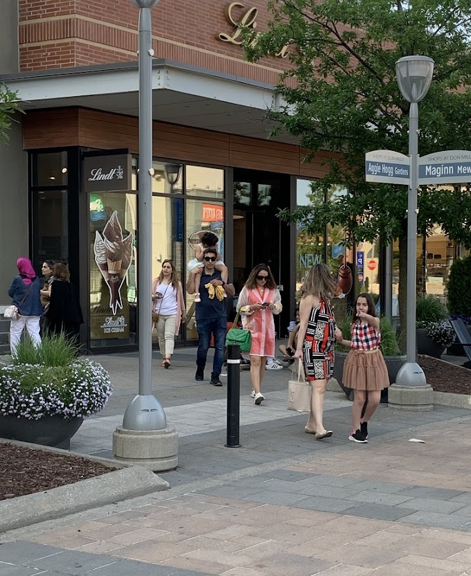 Lindt - Shops At Don Mills Toronto