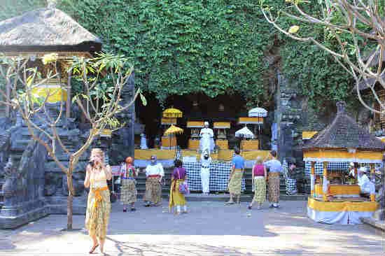 Pura goa lawah bali