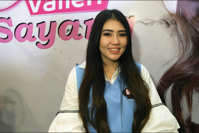  Kemunculan Penyanyi Dangdut Koplo Via Vallen dengan lagu Sayang mengemparkan dunia musik  Download Lagu Via Vallen Album Sayang Mp3 Terbaru