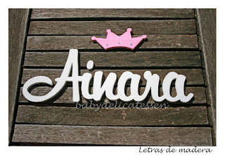 letras de madera infantiles para pared Ainara con silueta de corona babydelicatessen