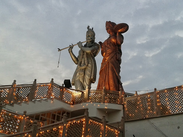 Lord Krishna and Radha Statue in Delhi, Lord Krishna and Radha Statue at Temple near Mukarba Chowk Flyover Delhi