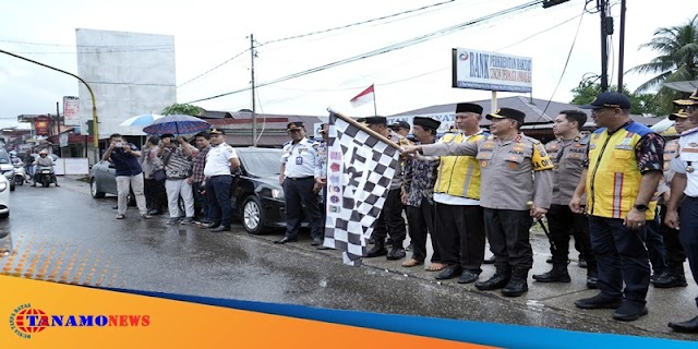 Urai Kemacetan Lebaran, Gubernur Mahyeldi dan Kapolda Sumbar Resmikan Pemberlakuan Sistem One Way Padang-Bukittinggi
