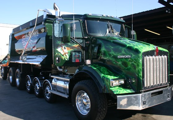 dump truk tronton  KENWORTH warna hijau metalik