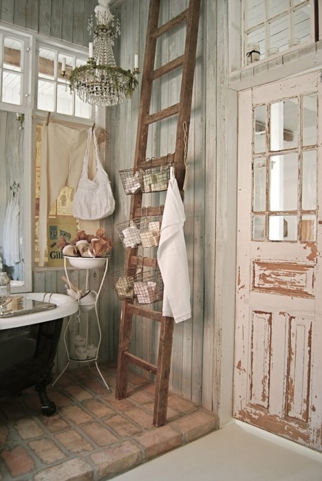 wall decor ideas in wood Bathroom Decorating with Old Ladder | 468 x 700
