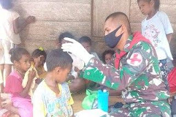 Satgas Yonif Banau Laksanakan Pelayanan Kesehatan ke Masyarakat di Tomalehu dan Dobo