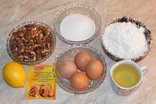 ingrediente prajitura semiluna, cum se face prajitura semiluna, retete cu nuca, retete cu oua, retete cu zahar si faina, retete culinare, retete dulciuri prajituri si deserturi de casa, 