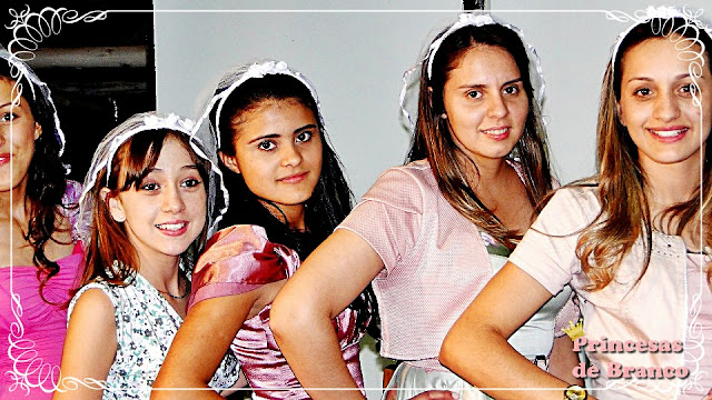 Faça Tiaras com Mini-Véus para a Hora do Buquê