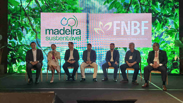 Imagem dos palestrantes que participaram da 2ª edição do “Madeira Sustentável - O Futuro do Mercado”.