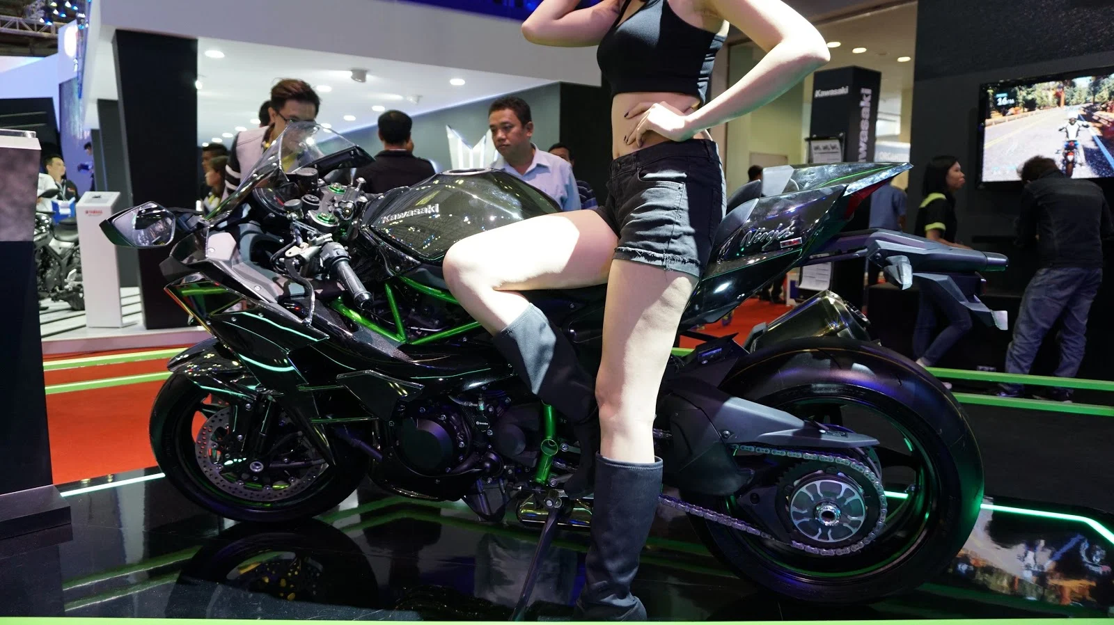 Cận cảnh siêu xe Kawasaki Ninja H2 tại VMS 2016