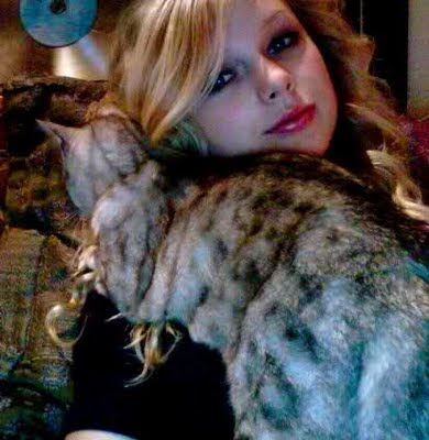 foto Taylor Swift bersama meredith kucing kesayangannya