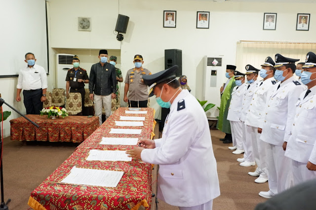 Kodim Karanganyar - Bupati Karanganyar Lantik Kades Terpilih Gelombang III