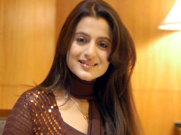 AMEESHA PATEL DARI BOLLYWOOD KE TOLLYWOOD