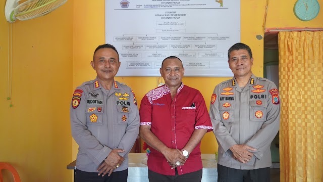 Jum'at Curhat Bersama Masyarakat Adat Suku Doreri Dan Purna TNI AD Di Kabupaten Manokwari