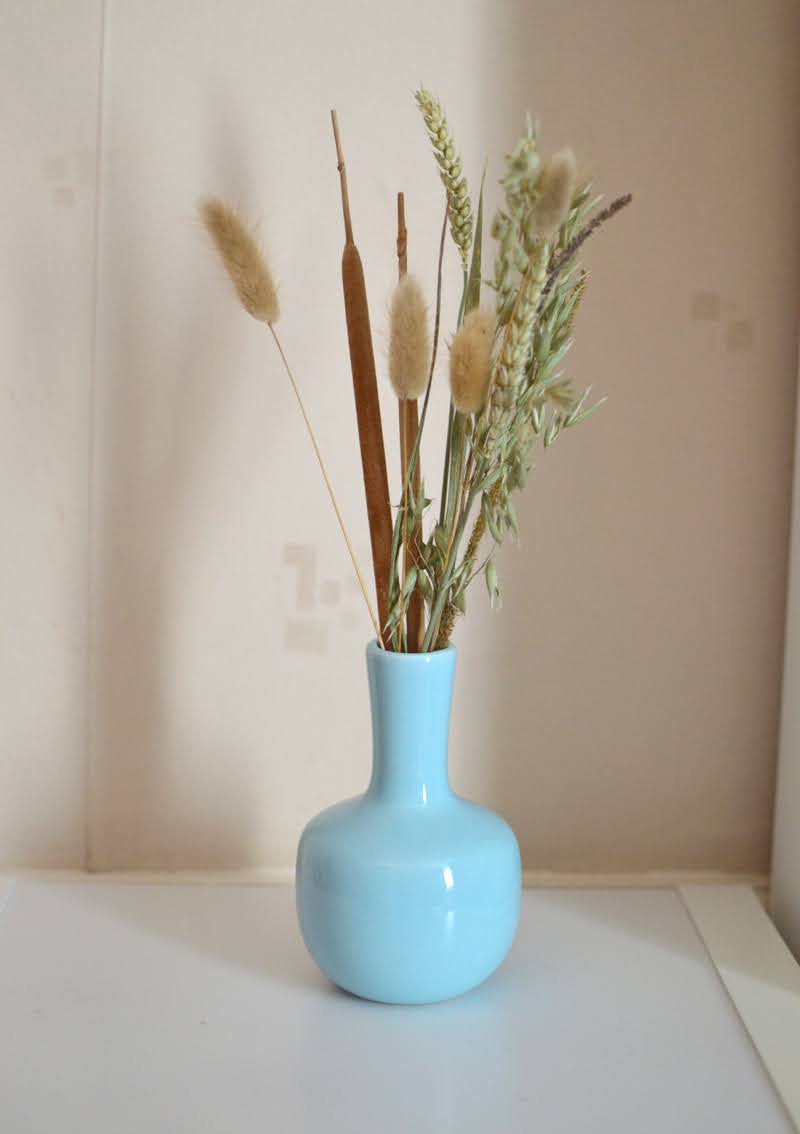 Dried grass vase decoration