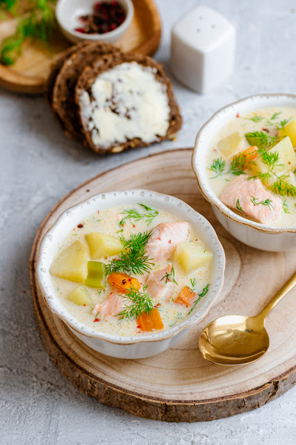 Lohikeitto; Soupe Finlandaise crémeuse au saumon