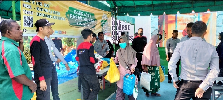 Jelang Idul Fitri 1444 H, Bank Aceh Syariah Bireuen Gelar Pasar Murah