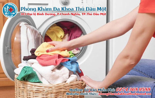Giặt chung quần áo trong máy giặt có mắc bệnh sùi mồng gà?