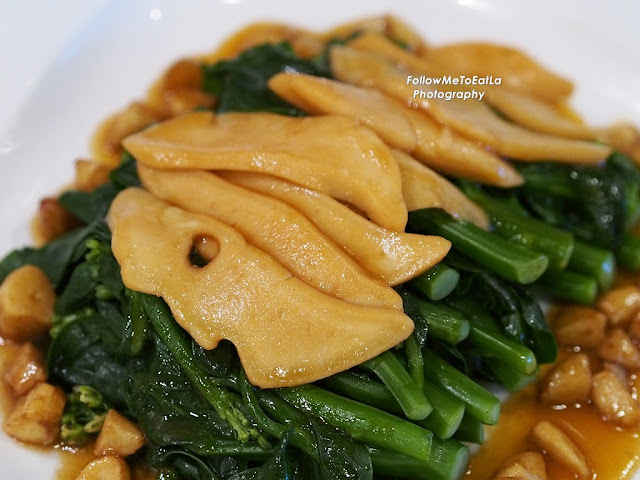  Braised Top Shell Abalone Slice with Hong Kong Kai Lan & Roast Garlic