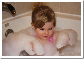 Hannah's bubble bath 015