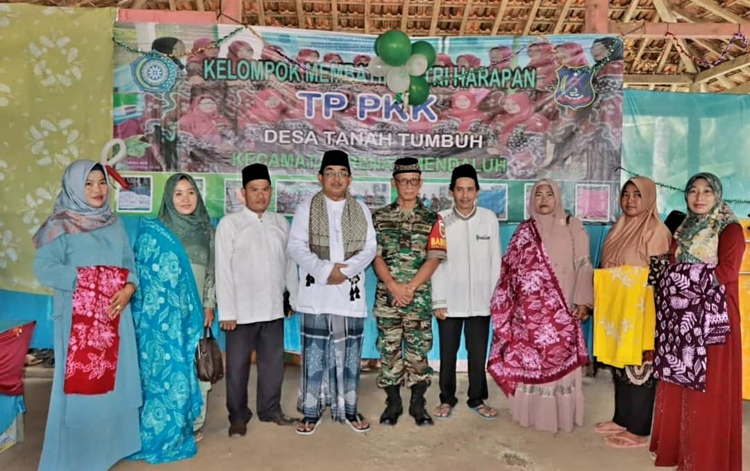 Bupati Tanjabbar Hadiri Pengajian Akbar Safari Jum'at di Desa Tanah Tumbuh Kecamatan Renah Mendaluh