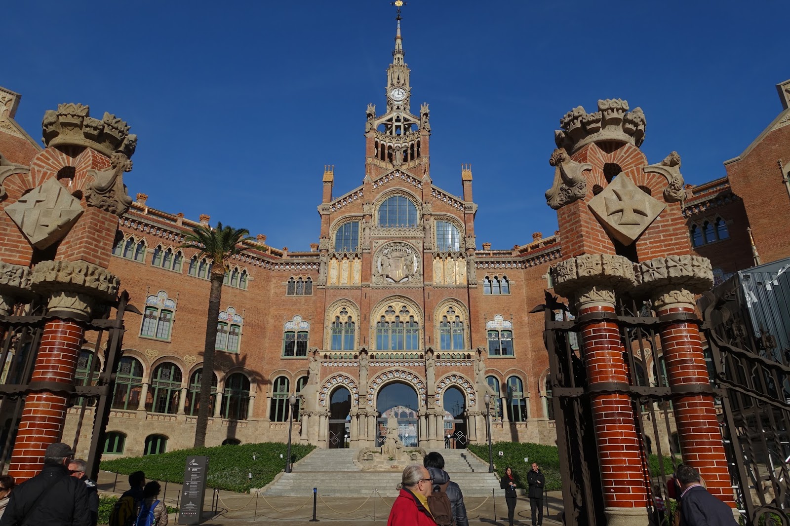 サン・パウ病院（Hospital de Sant Pau）　正面（管理事務所分館）