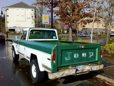 1972 Jeep J4000.