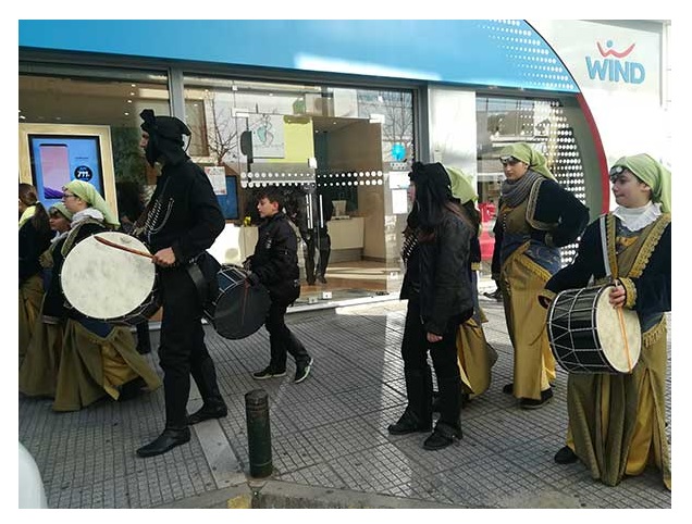 Ποντιακά κάλαντα στους δρόμους της Κοζάνης