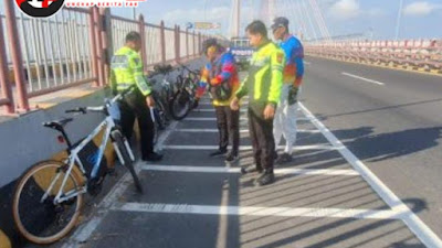 Kecelakaan di Jembatan Suramadu: Dugaan Tabrak Lari Melibatkan Pike up   