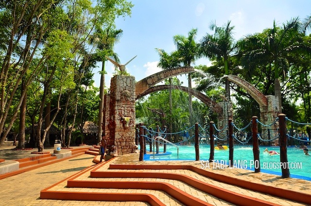 8 waves waterpark summer philippines
