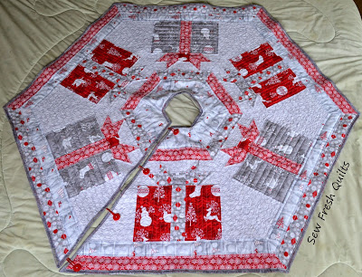 http://sewfreshquilts.blogspot.ca/2014/08/its-festive-friday-christmas-post.html