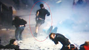 FBI gives its agents images TWO Boston bombing 'suspects': Hunt for men seen . (article df dc )