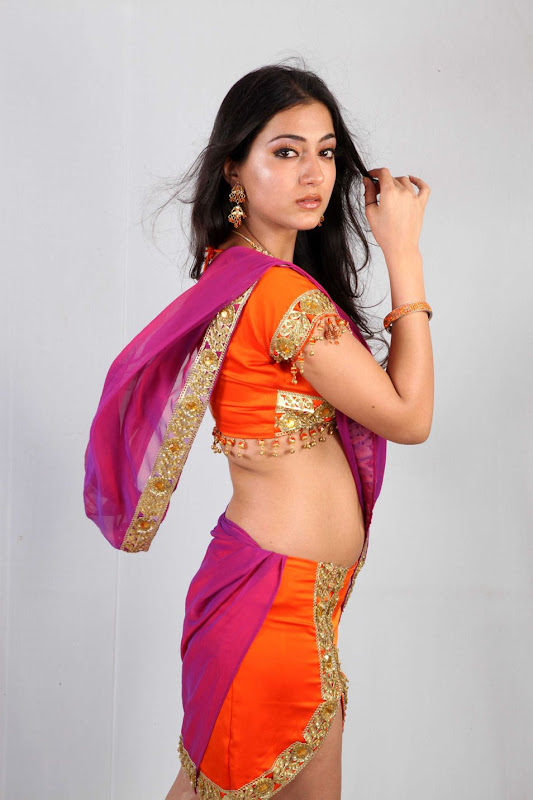 Actress Sumit Kaur Atwal Hot HQ Photos navel show