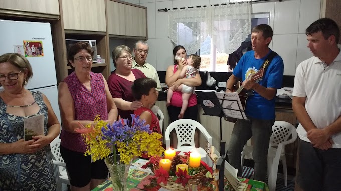 GRUPO DE FAMÍLIAS BEATA ALBERTINA CELEBRA MISSA DE ADVENTO