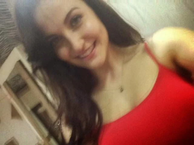 Elli Avram Selfie Photos