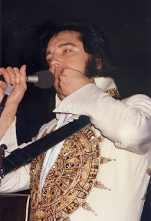 Elvis gallery images on stage 70s