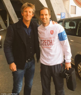 Petr Cech Meets Edwin Van der Sar in Amsterdam (Photo)