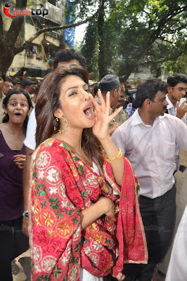 Priyanka Chopra & Ranbir Kapoor Ganesha Visarjan Pictures