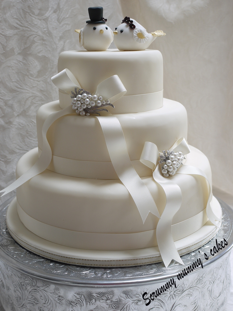 Scrummy Mummy s Cakes  Lovebirds 3 Tier  Wedding  Cake 