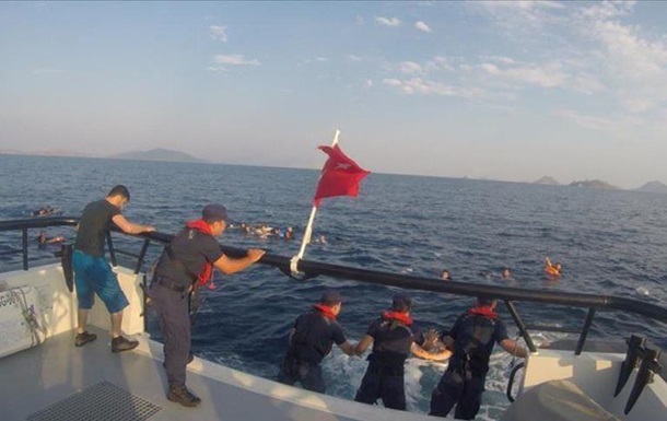 Біля берегів Туреччини затонуло судно з мігрантами: 12 жертв