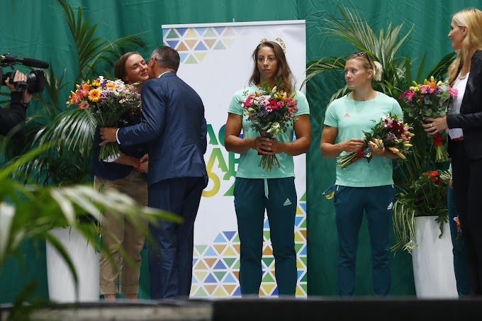 Ezért nem fogott kezet Hosszú Katinkával a sportállamtitkár - Videó!