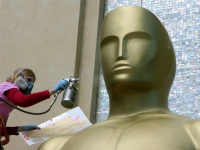 kim kardashian 2011 oscars. Oscars 2011- Blogging The Red