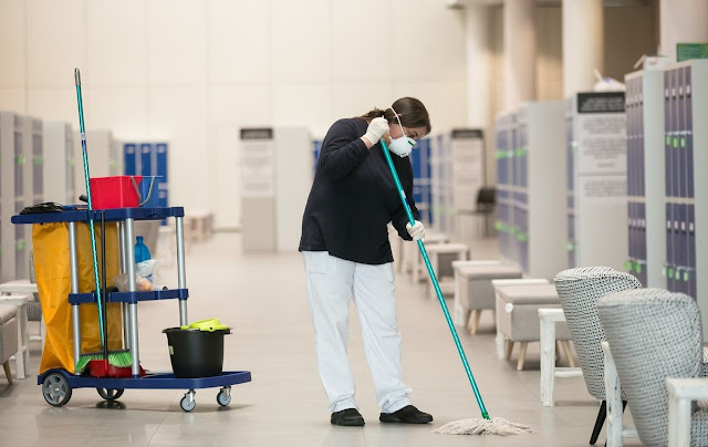 Quince personas con discapacidad inician en Pontevedra un curso de limpieza hospitalaria