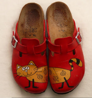 Une paire de chaussons mules