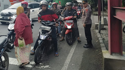 Polisi Amankan Bagi Takjil Ratusan Karyawan Tjiwi Kimia