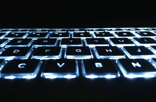 Cara praktis untuk menyalakan lampu keyboard dengan Mudah