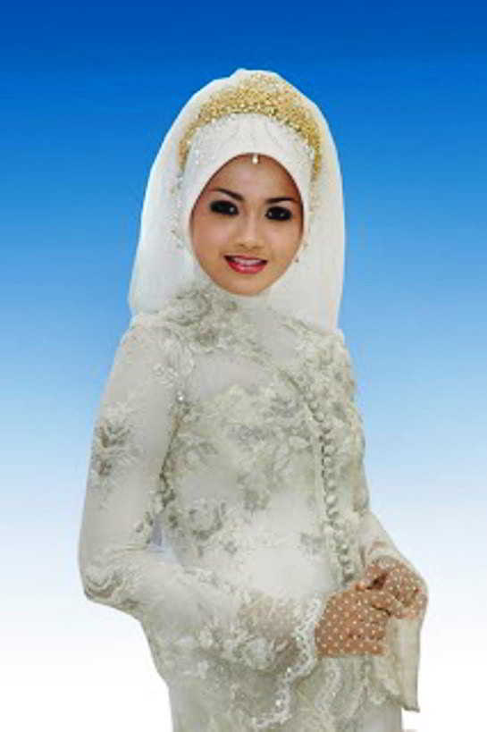 23 model kebaya pengantin muslim warna gold dan putih 