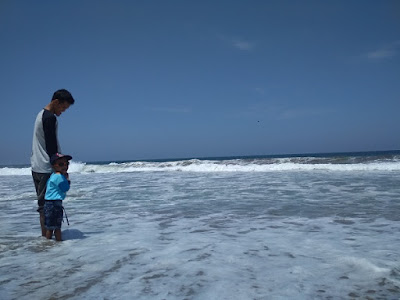 liburan bersama keluarga di pantai malang