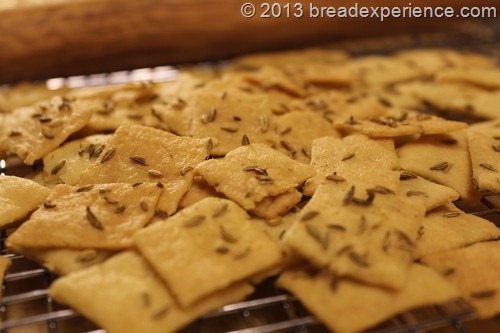 sourdough-semolina-fennel-seed-crackers_002