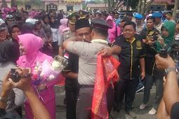 Prosesi Pelepasan Mantan Kapolres Asahan Diwarnai Dengan Isak Tangis